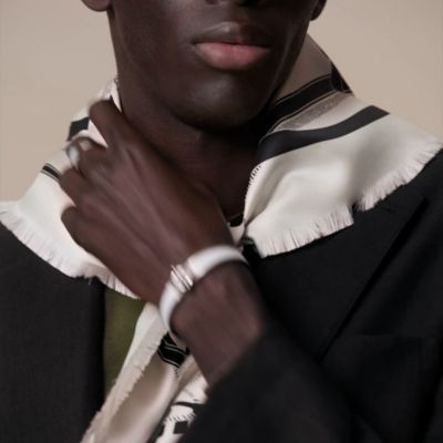 “大骑马场”80流苏方巾，当前为第2张（共4张）